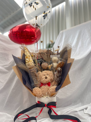 Traditional Twist Valentine's Day Bouquet Balloon Hamper Range